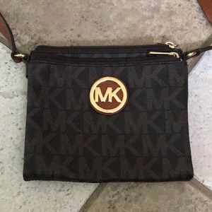 Michael kors crossbody